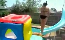 Idiotka na basenie