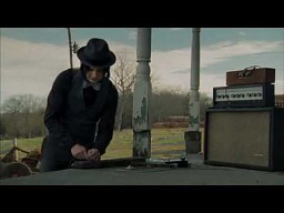 Jack White robi gitarę