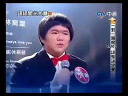 Tajwański chłopiec śpiewa piosenkę Whitney Houston