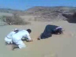 Arabski kawał podczas modlitwy