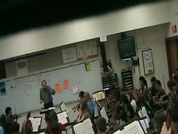 Nauczyciel muzyki traci panowanie nad sobą