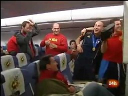 Hiszpanie świętują w samolocie do Madrytu