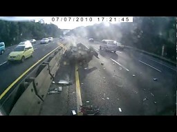 Wypadek na autostradzie z perspektywy kierowcy