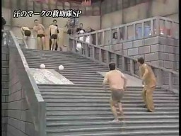 Wchodzenie po schodach pokrytych glutem