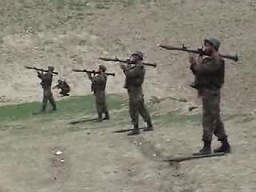 Afgańska armia uczy się używać broni
